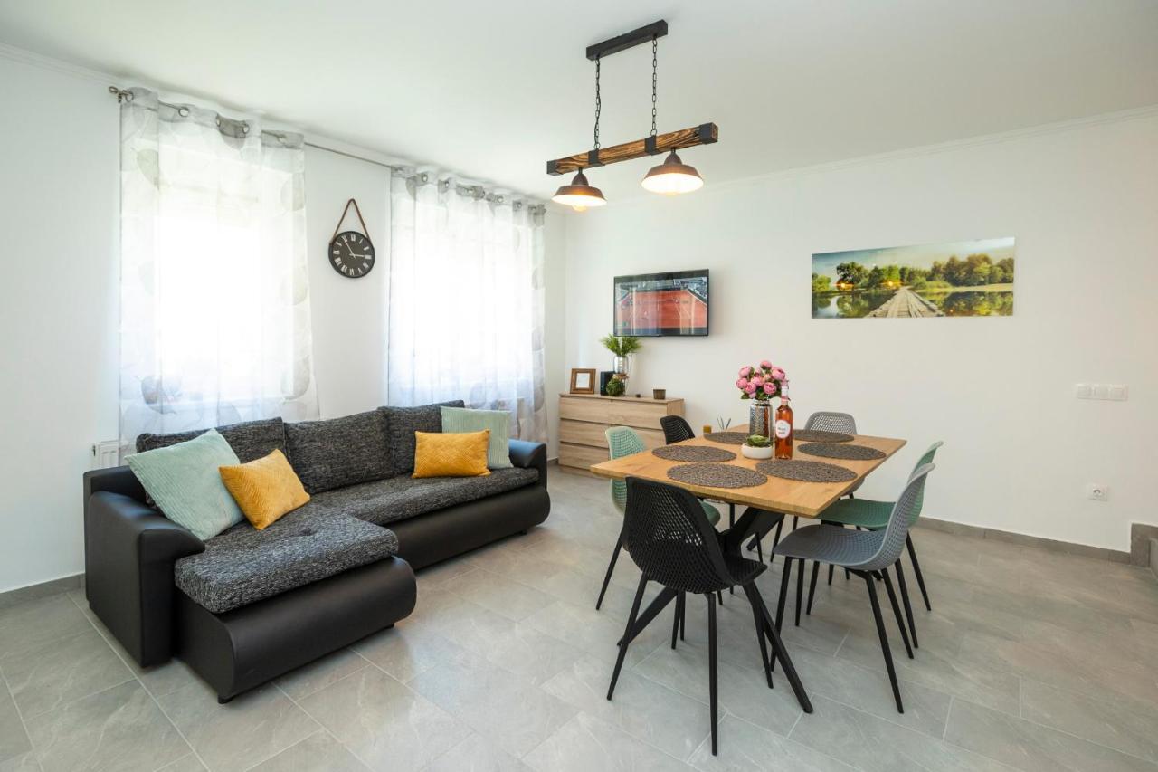 Zsendülő Apartman Daire Eğri Dış mekan fotoğraf