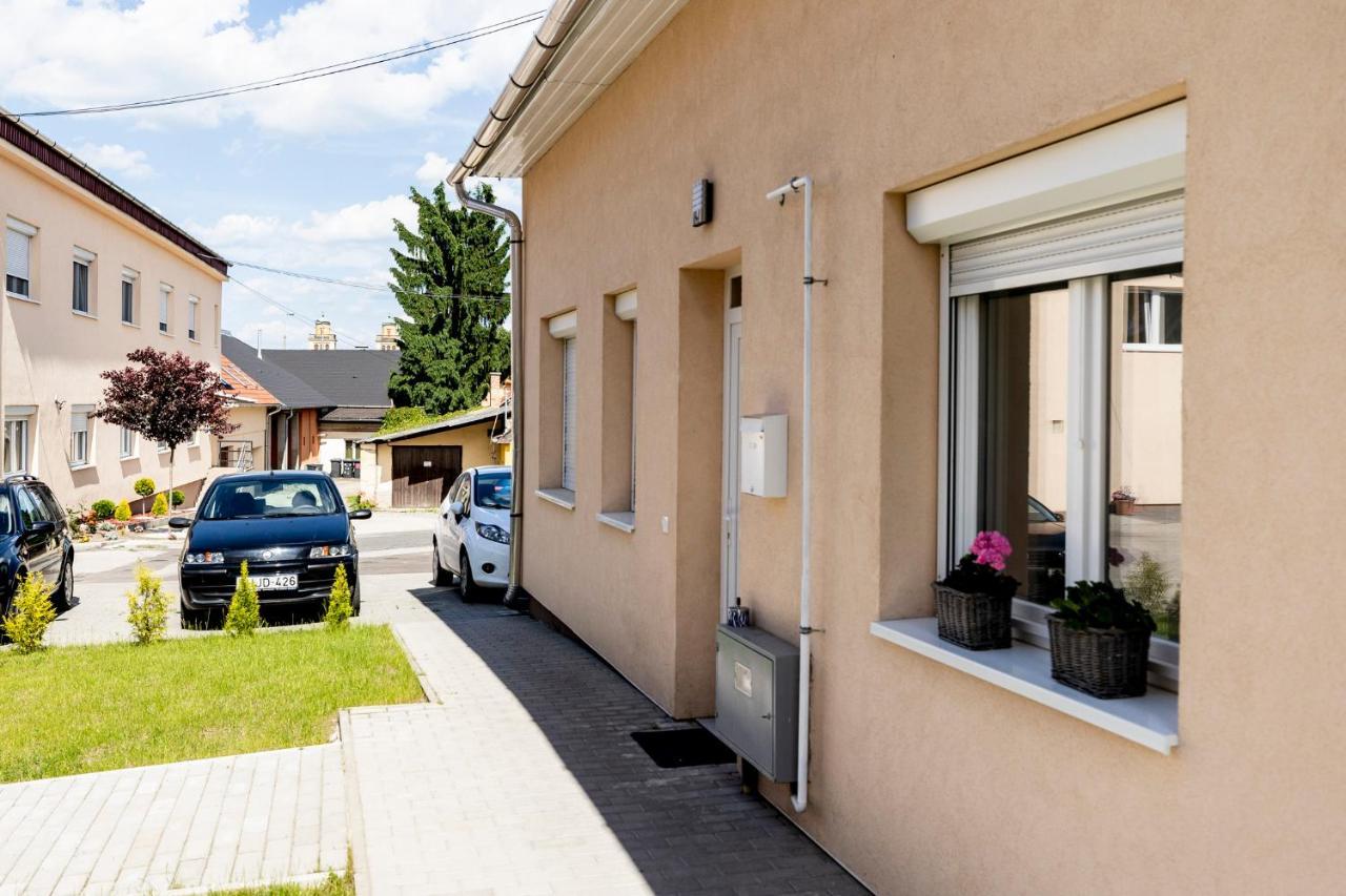Zsendülő Apartman Daire Eğri Dış mekan fotoğraf