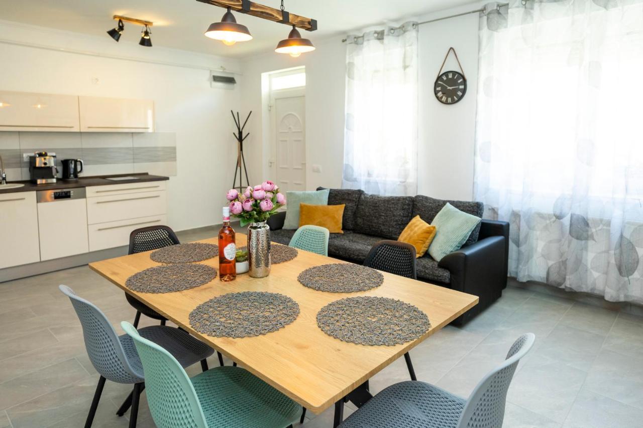 Zsendülő Apartman Daire Eğri Dış mekan fotoğraf