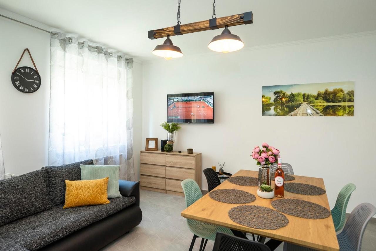 Zsendülő Apartman Daire Eğri Dış mekan fotoğraf